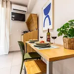Dafne Speciale, Elegante Con Balcone Apartament