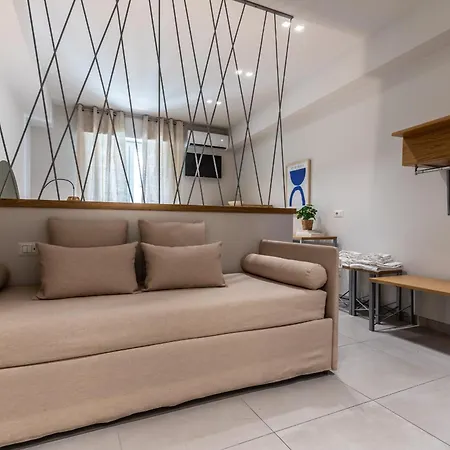 Dafne Speciale, Elegante Con Balcone