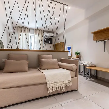Dafne Speciale, Elegante Con Balcone Lägenhet Rom